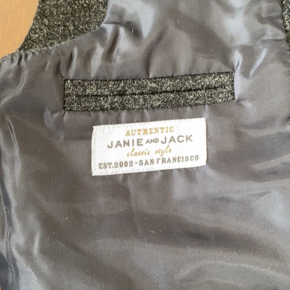 Vest - Picture 5 of 9